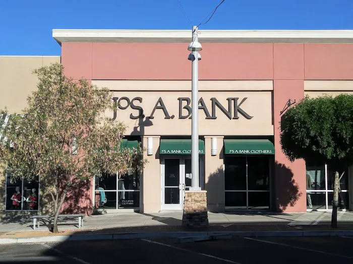 Jos A. Bank 0