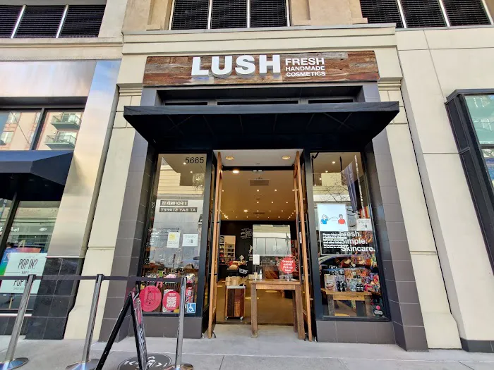 Lush Cosmetics Bay Street 1
