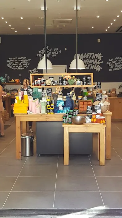 Lush Cosmetics Bay Street 7