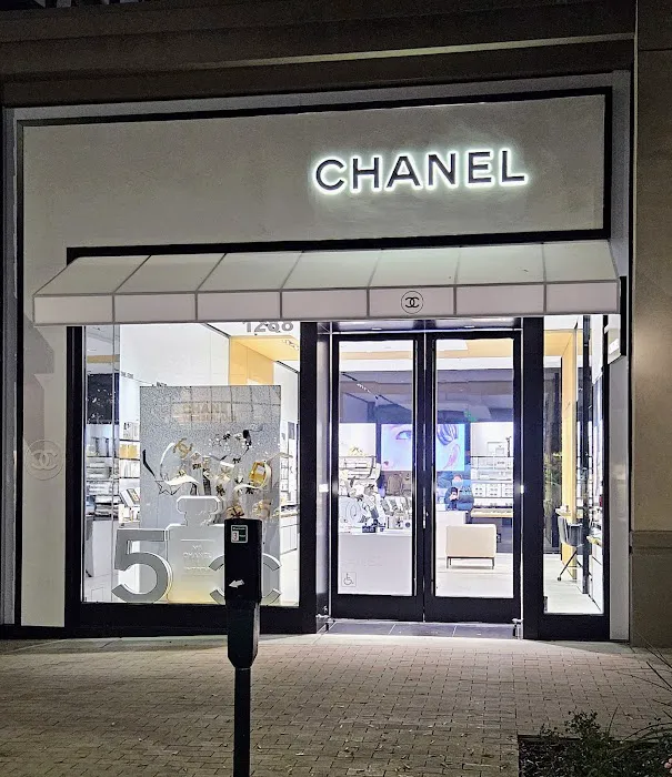 CHANEL Fragrance and Beauty Boutique 2