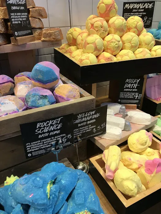 Lush Cosmetics Broadway Plaza 3