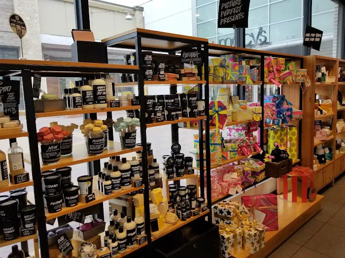 Lush Cosmetics Broadway Plaza 5