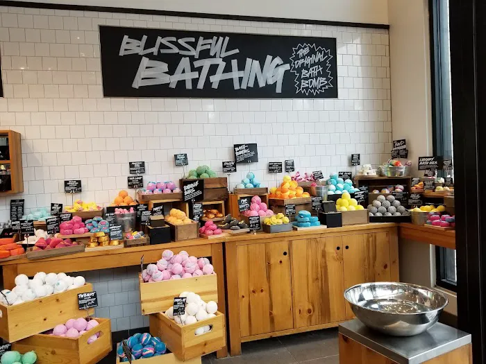 Lush Cosmetics Broadway Plaza 8