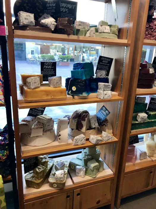 Lush Cosmetics Broadway Plaza 9