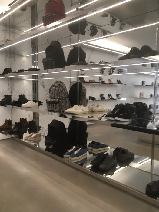 Saint Laurent 3
