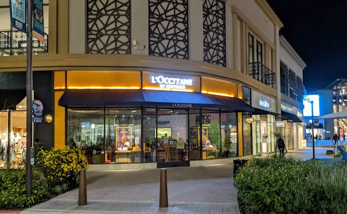 BROADWAY PLAZA, CA 9