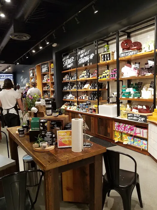 Lush Cosmetics Stoneridge Shopping Center 8