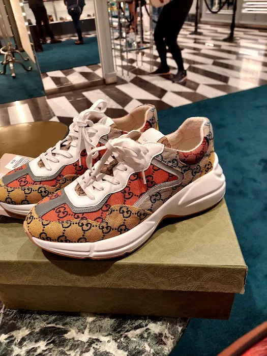 Gucci Livermore Outlet 5