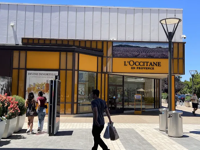STANFORD SHOPPING CENTER, CA 7
