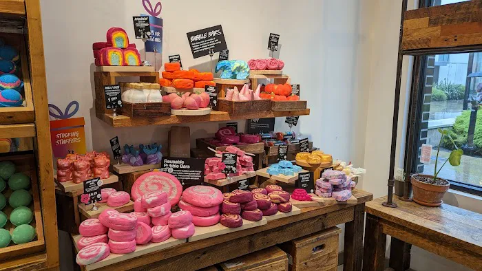 Lush Cosmetics Stanford Shopping Center 6