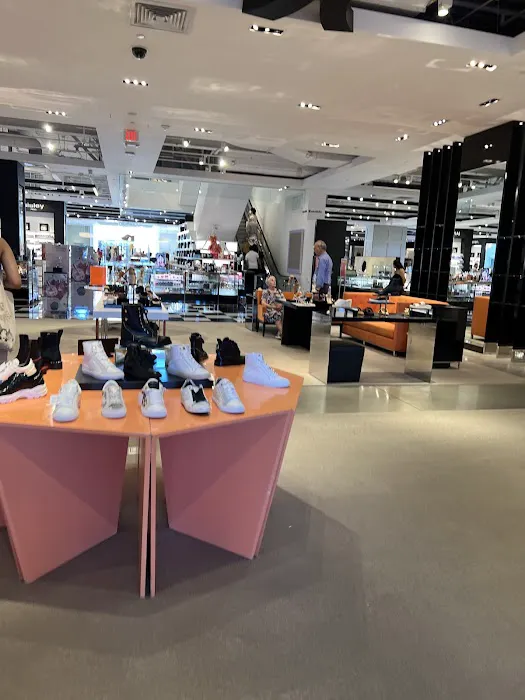 Bloomingdale's 0