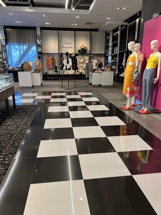 Bloomingdale's 8