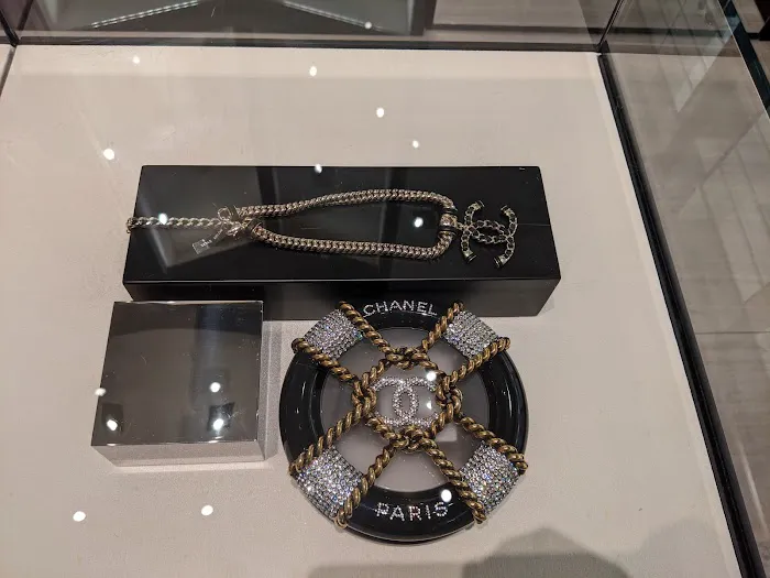 CHANEL 8