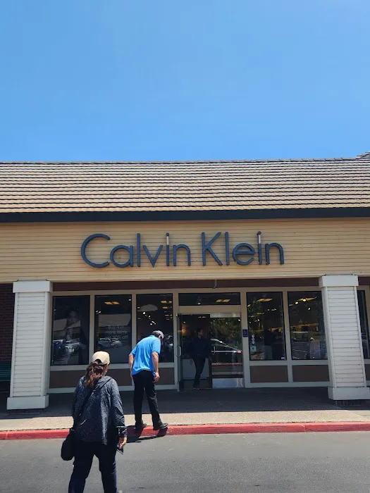 Calvin Klein 4