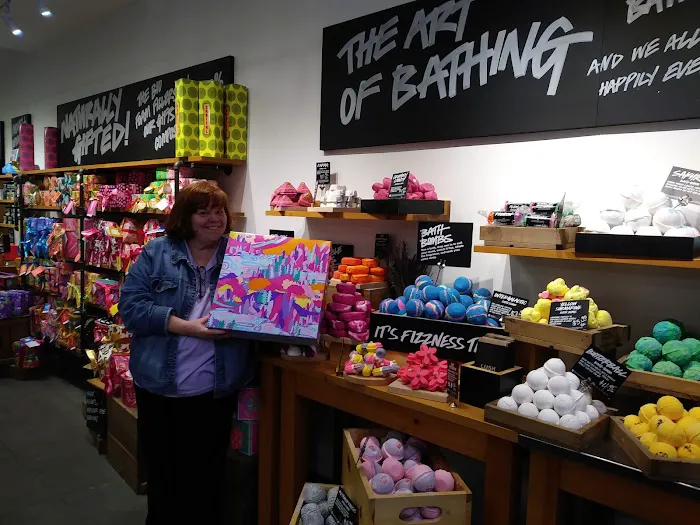Lush Cosmetics Stonestown Galleria 7