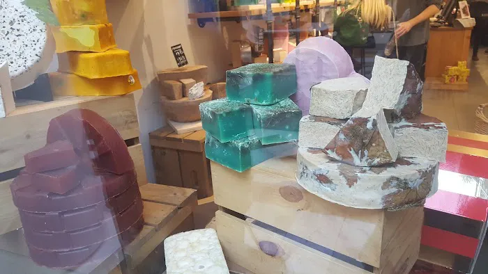 Lush Cosmetics Stonestown Galleria 8