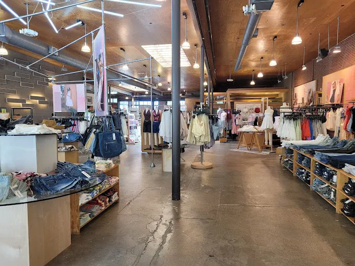 Urban Outfitters 2