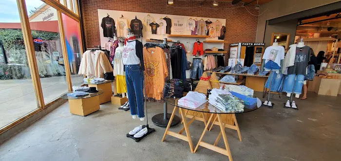 Urban Outfitters 8