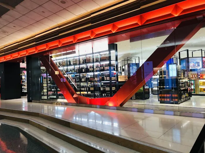 DFS San Francisco International Airport 8