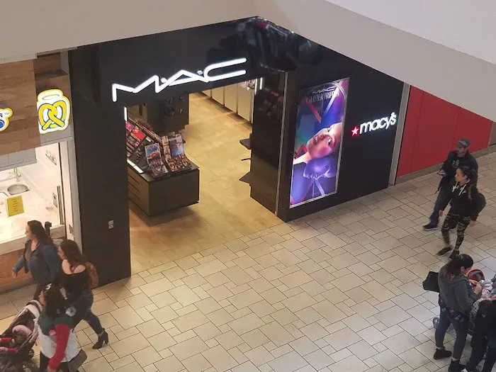 MAC Cosmetics 0