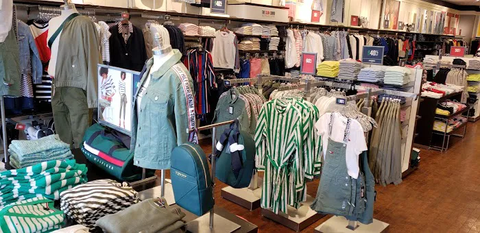 Tommy Hilfiger 4
