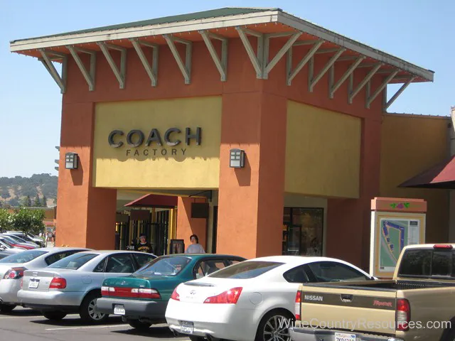 COACH Outlet 6