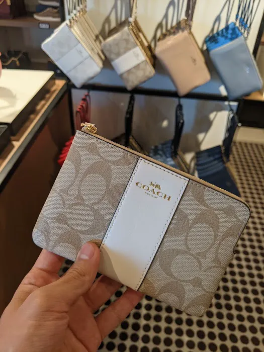 COACH Outlet 2