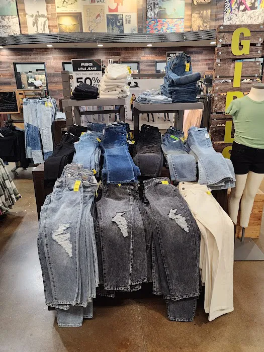 Tillys 8