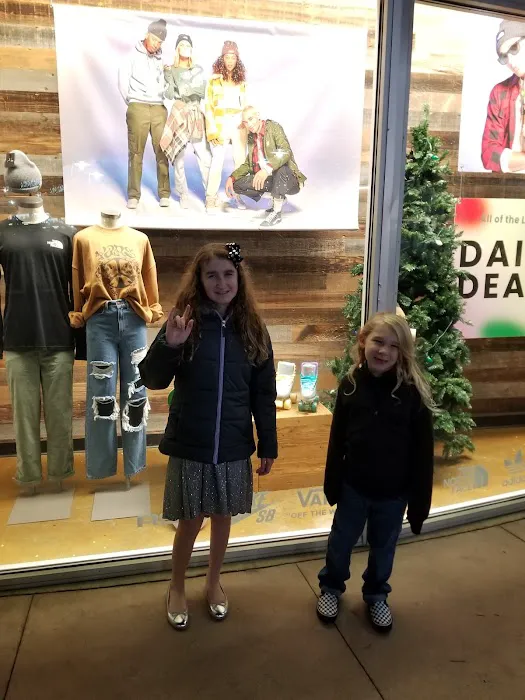 Tillys 4
