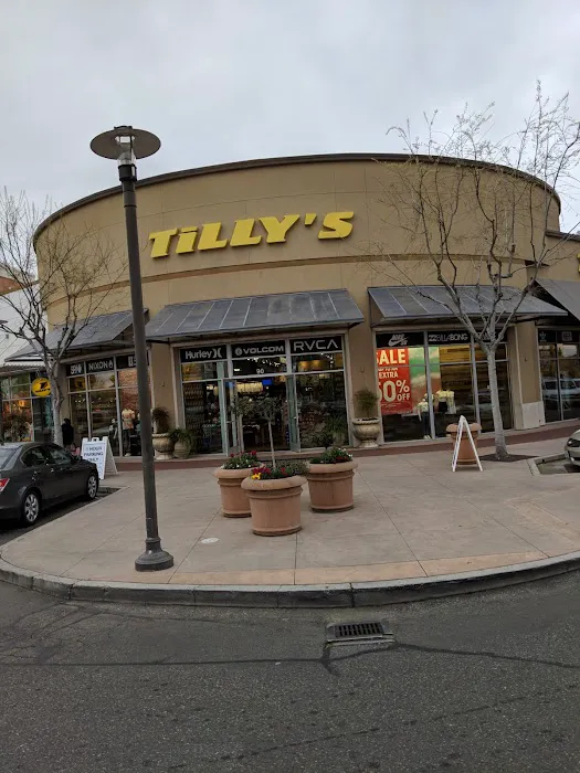 Tillys 2