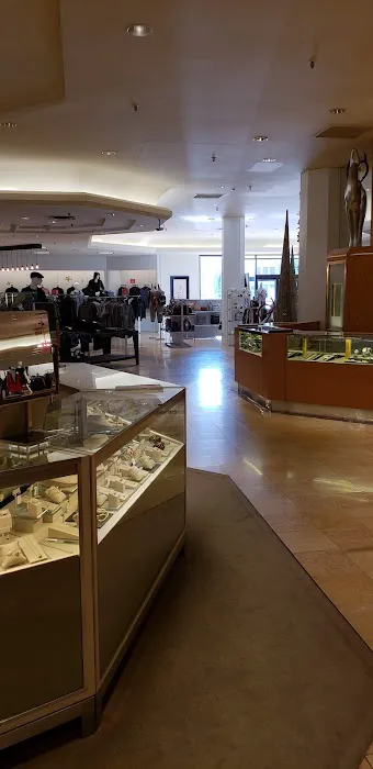 Saks Fifth Avenue 17