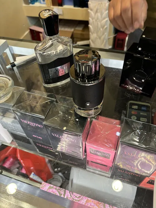 Les Parfums Specialties - Woodland Hills Mall - Upper Level 5