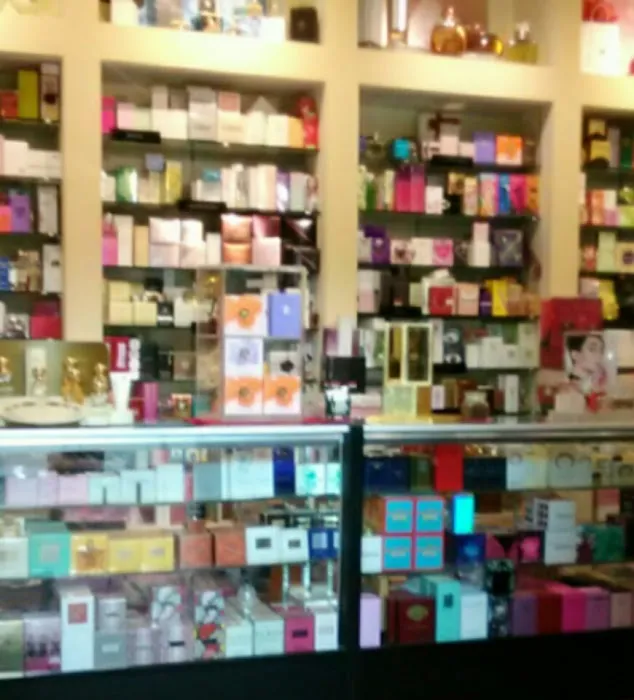 Les Parfums Specialties - Woodland Hills Mall - Upper Level 4
