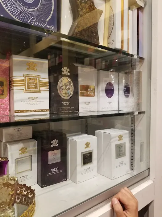 Les Parfums Specialties - Woodland Hills Mall - Upper Level 2