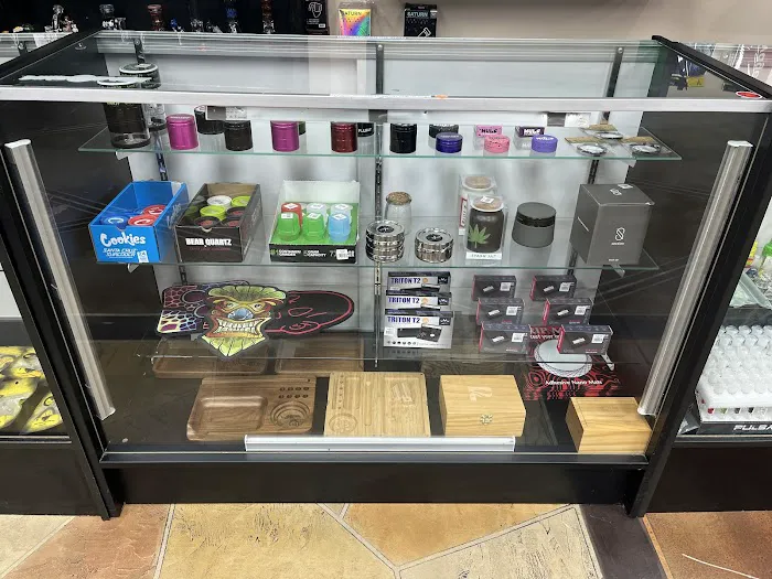Glassworx Smoke Shop & Glass Gallery 3