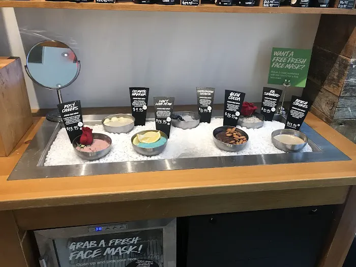 Lush Cosmetics Woodland Hills Mall 3