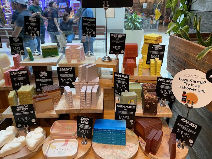 Lush Cosmetics Woodland Hills Mall 9