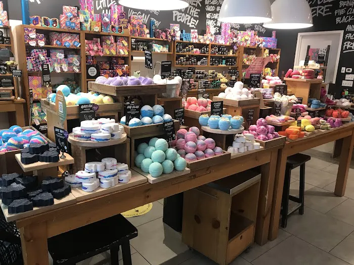 Lush Cosmetics Woodland Hills Mall 4