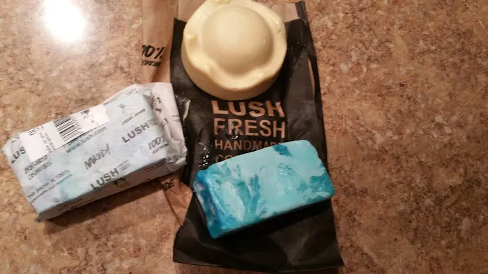 Lush Cosmetics Woodland Hills Mall 6