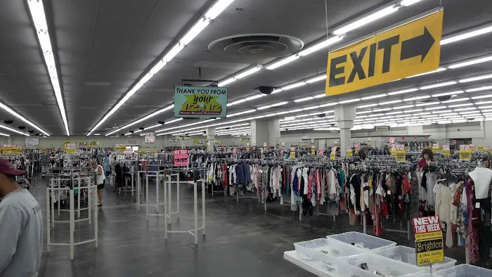 Half Of Half Name Brand Clothing 4