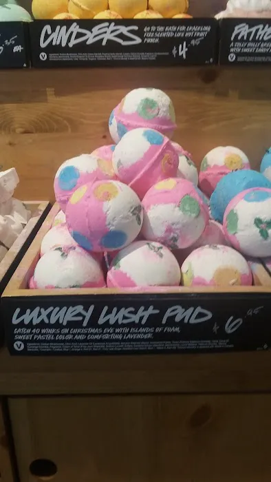 Lush Cosmetics North Star Mall 8