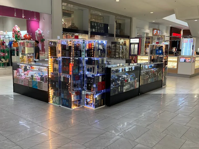 Perfumes and gifts 8