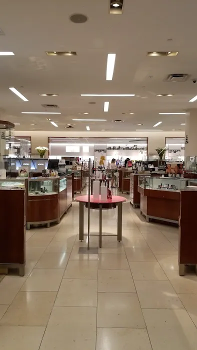 Saks Fifth Avenue 0