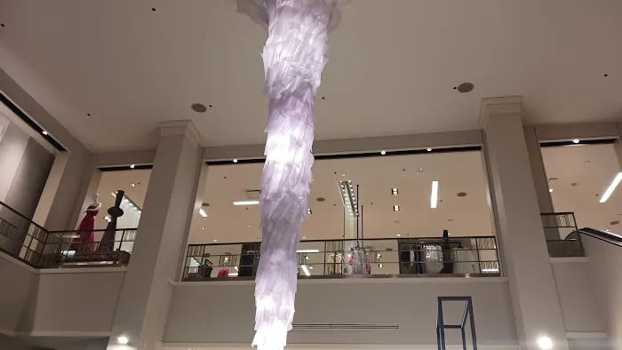Saks Fifth Avenue 4