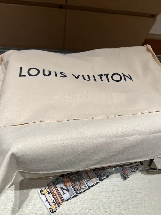 Louis Vuitton San Antonio Saks 8
