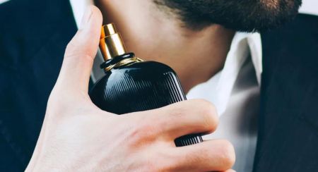Discover What Perfume Smells Like Into the Night: Evening Fragrance Insights