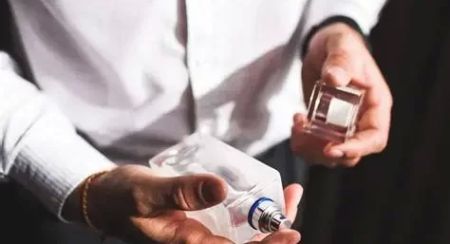 Can Perfume Smell Like Alcohol? Causes, Fixes, and Expert Tips