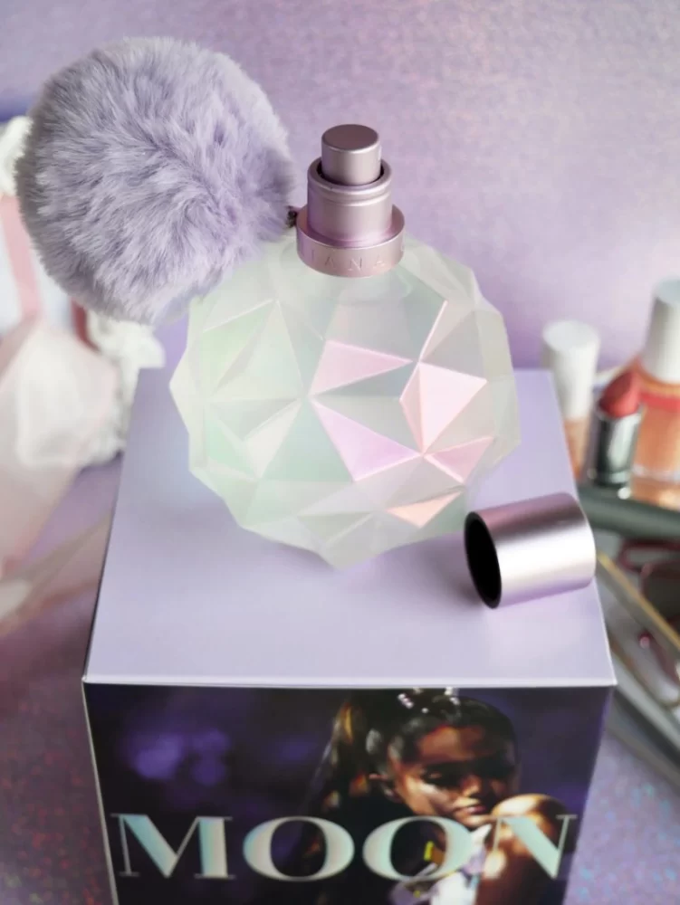 What Does the Ariana Grande Moonlight Perfume Smell Like? — A Dreamy Scent Review by Scent Snob									data-src= What Does the Ariana Grande Moonlight Perfume Smell Like? — A Dreamy Scent Review by Scent Snob