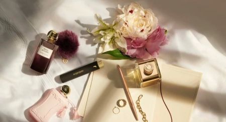 Best Perfumes for Blending Woody and Floral Notes Together